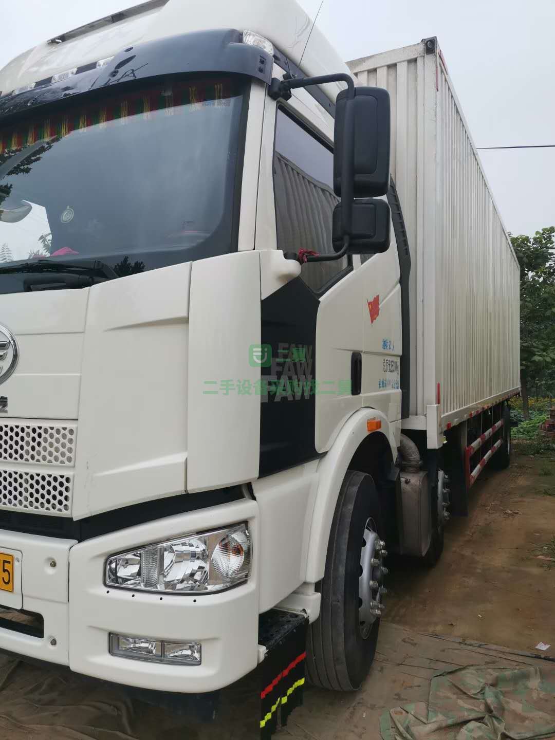 出售一臺準新車七個月里解放勾六280馬力貨車