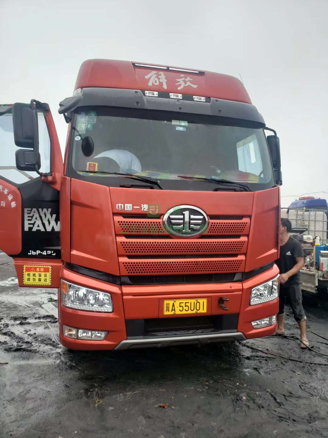 出售一臺1年3個月精品解放J6牽引車，420馬力