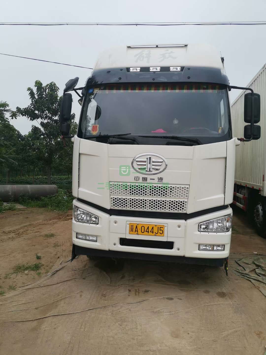 出售一臺準新車七個月里解放勾六280馬力貨車