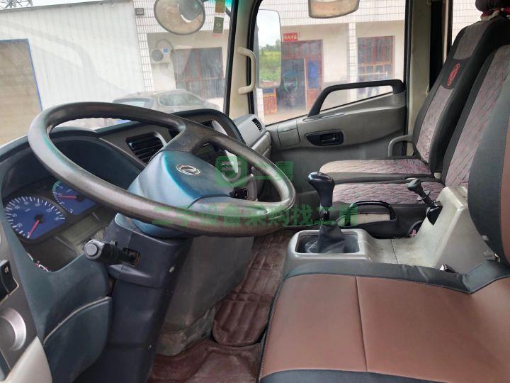 出售二手九成新的中聯(lián)國四車載泵10018