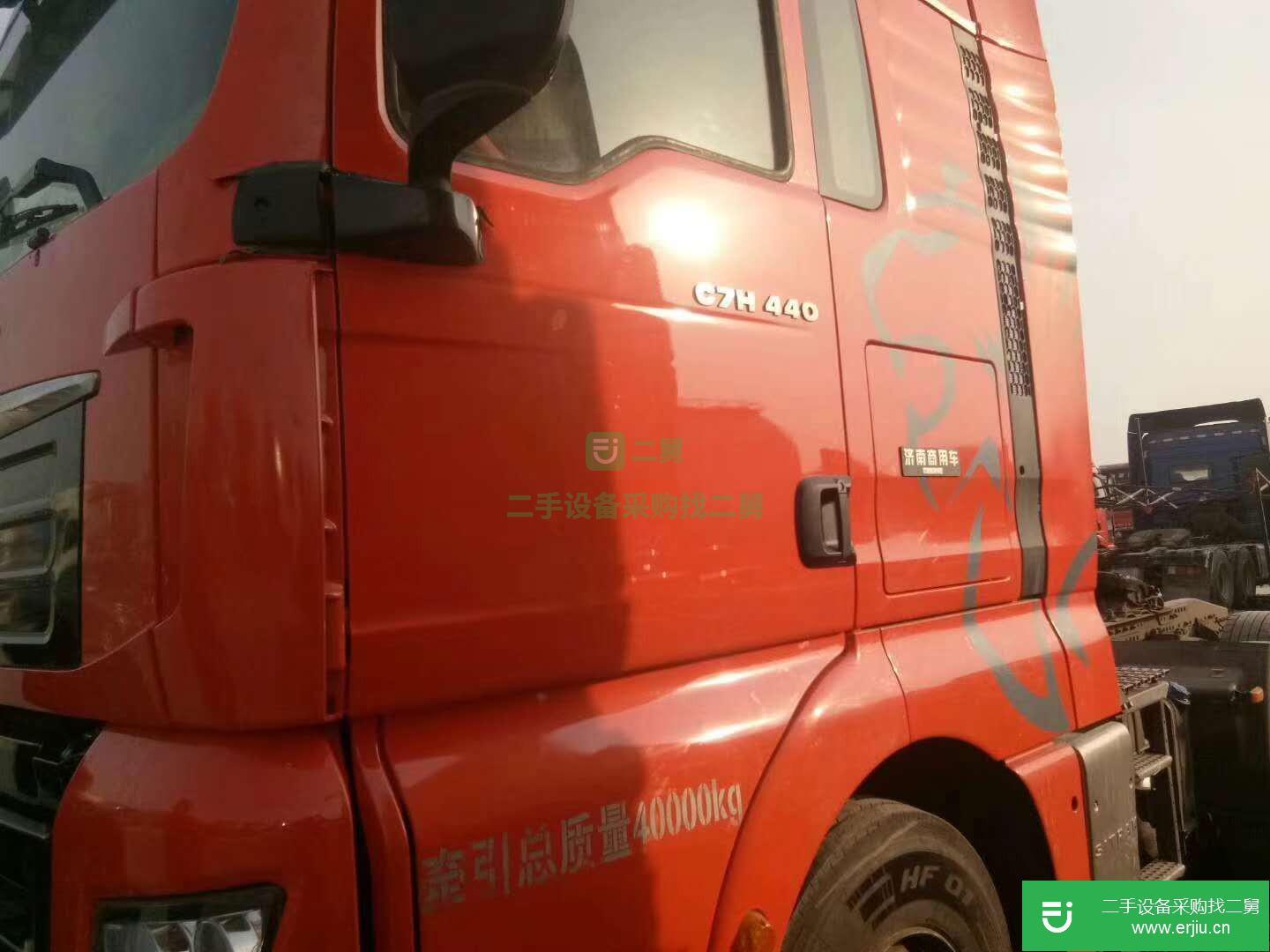 山東出售二手國(guó)五汕德卡440馬力牽引車