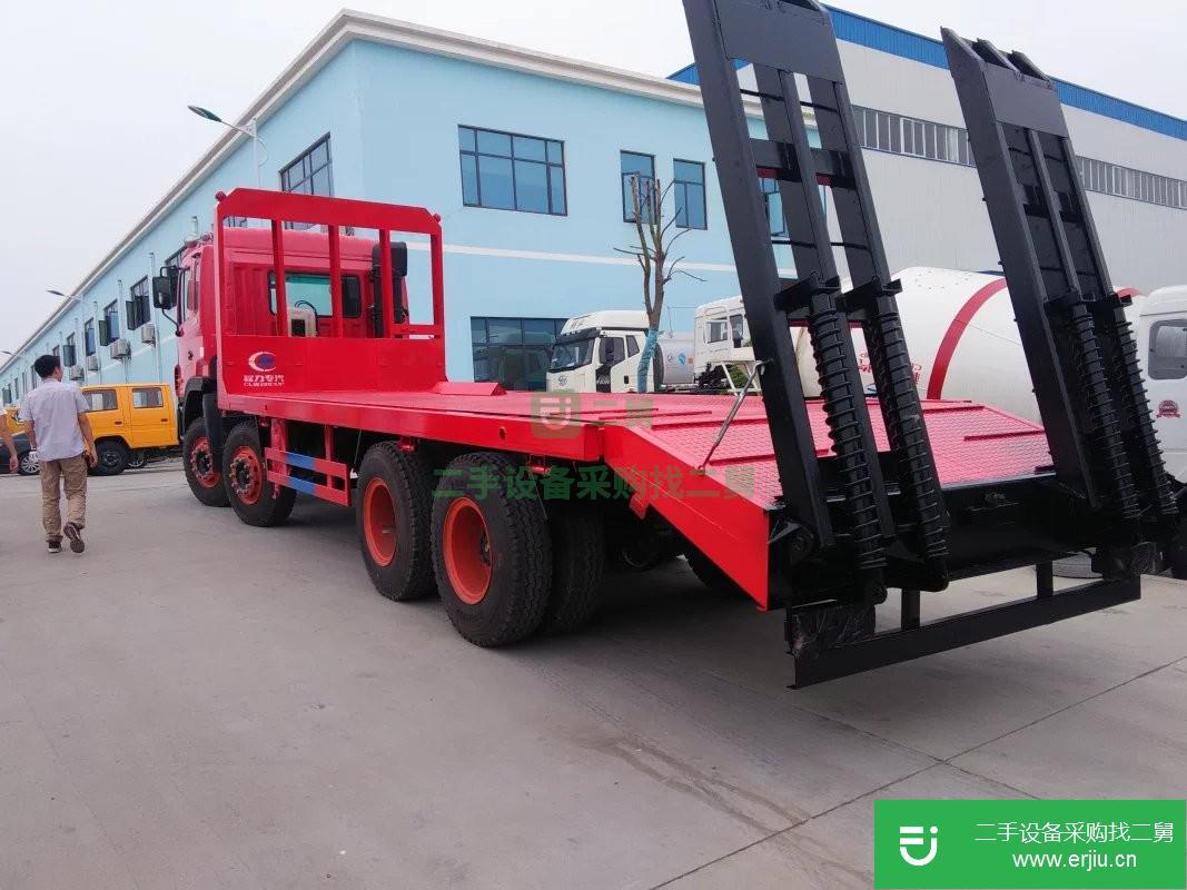 湖北出售重汽豪沃前四后八大挖機(jī)平板運(yùn)輸車