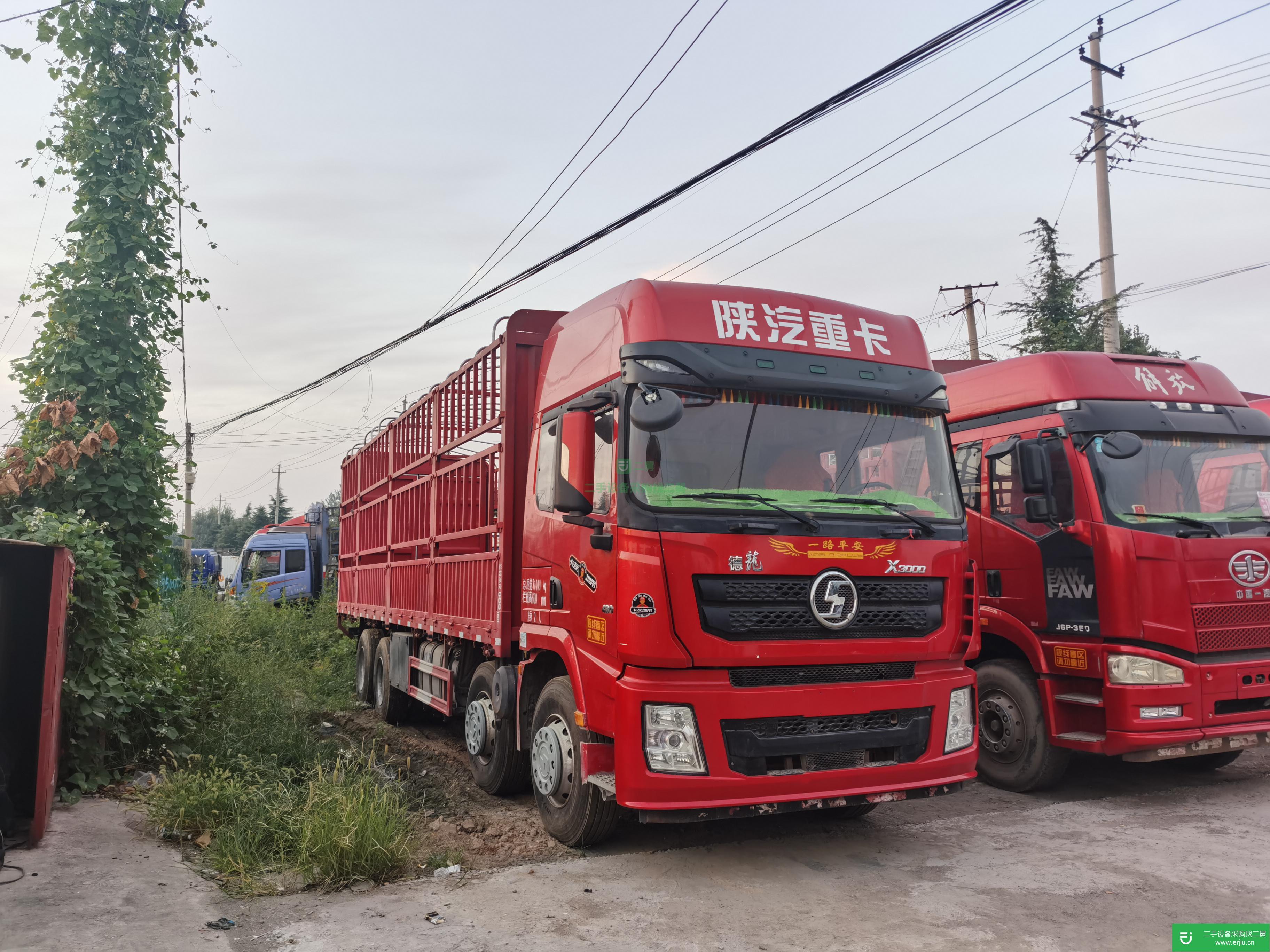 山東出售二手陜汽重卡倉(cāng)柵載貨車
