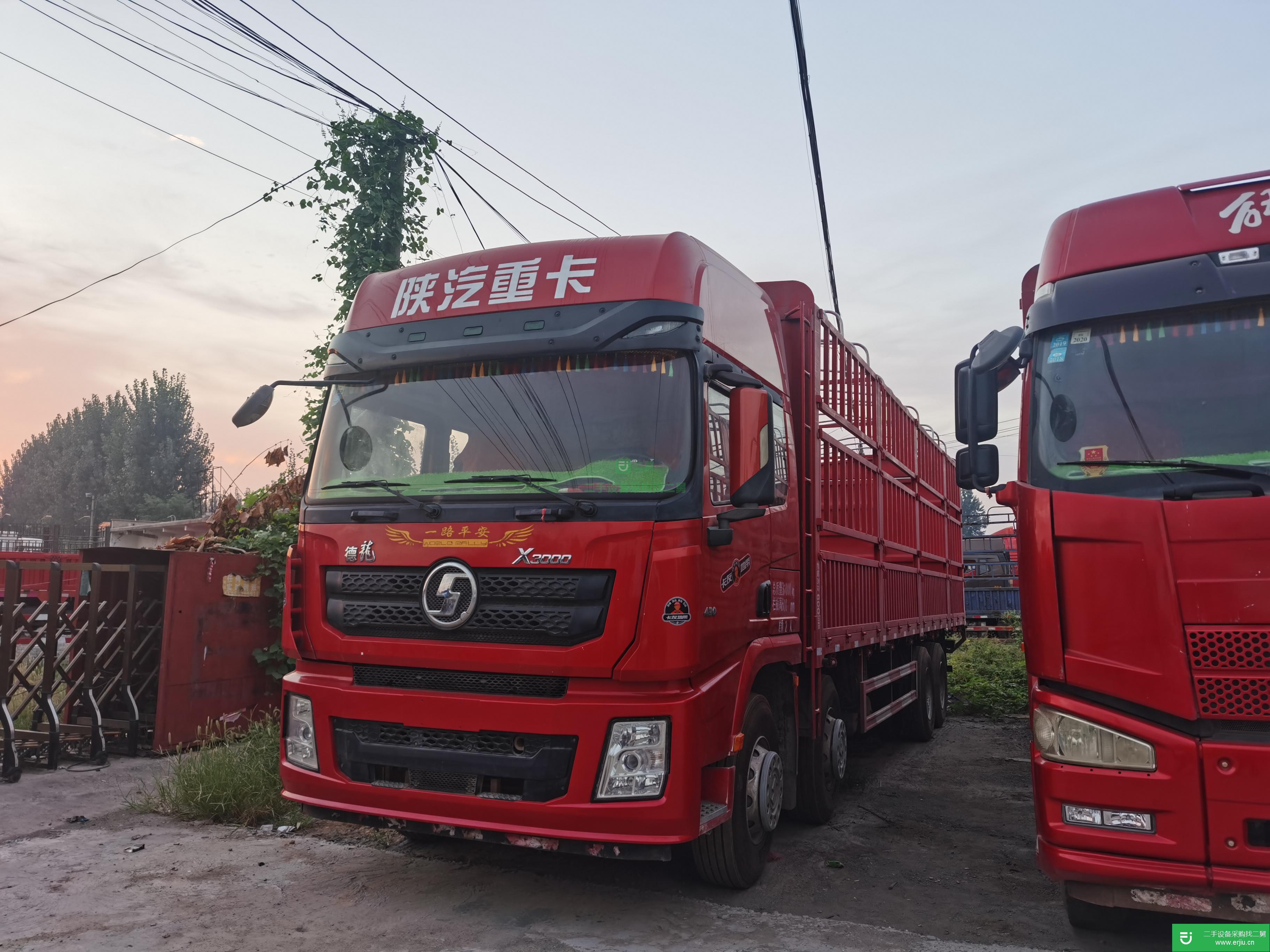 山東出售二手陜汽重卡倉(cāng)柵載貨車