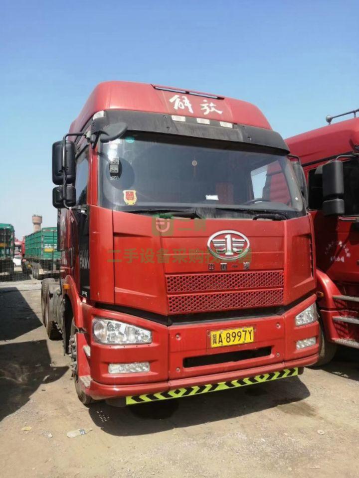 出售3年5個月國五解放350雙驅車頭牽引車，輪胎9成新，車況極品。