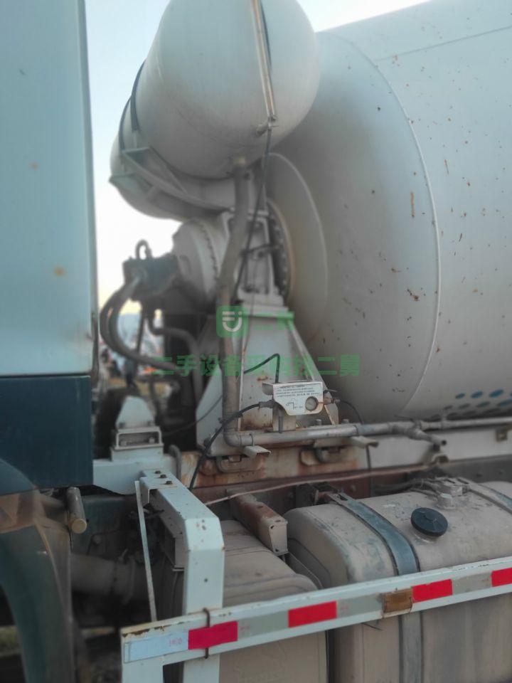 出售二手的九成新的15方豪沃國四攪拌車