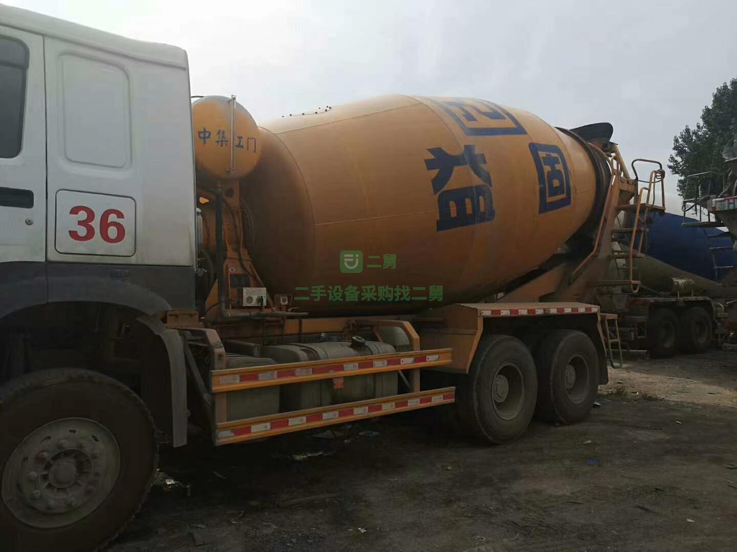 出售一臺18年豪沃攪拌車，國五排放，大14方罐