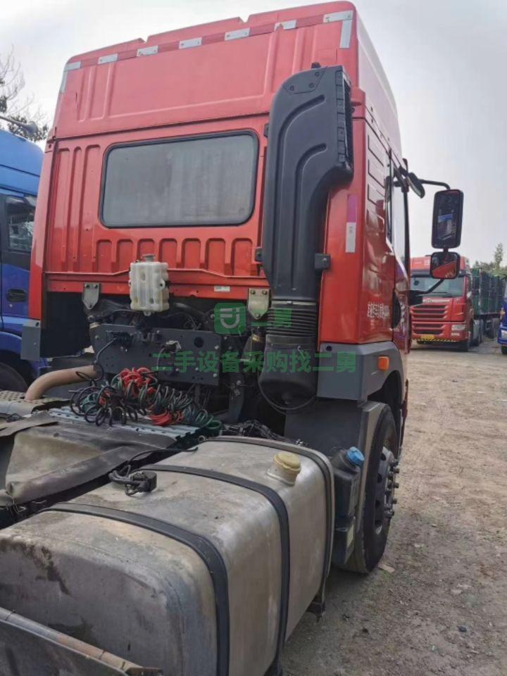 出售國四17年5月全保險悍衛350雙驅牽引車！全車鋁合金輪轂！