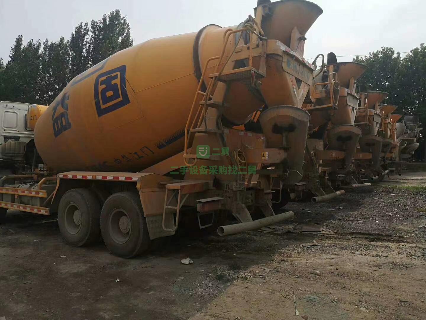 出售一臺18年豪沃攪拌車，國五排放，大14方罐