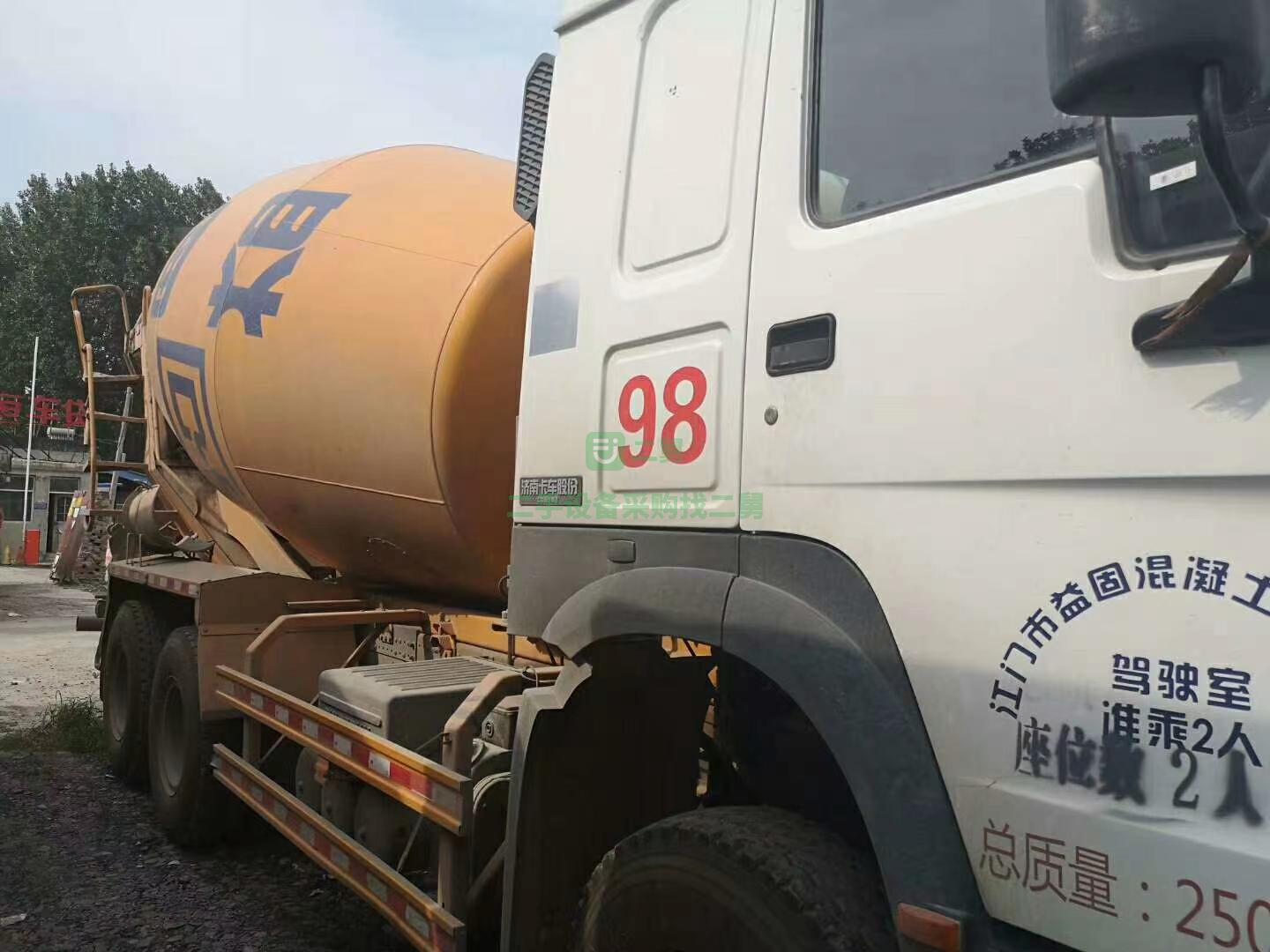 出售一臺18年豪沃攪拌車，國五排放，大14方罐