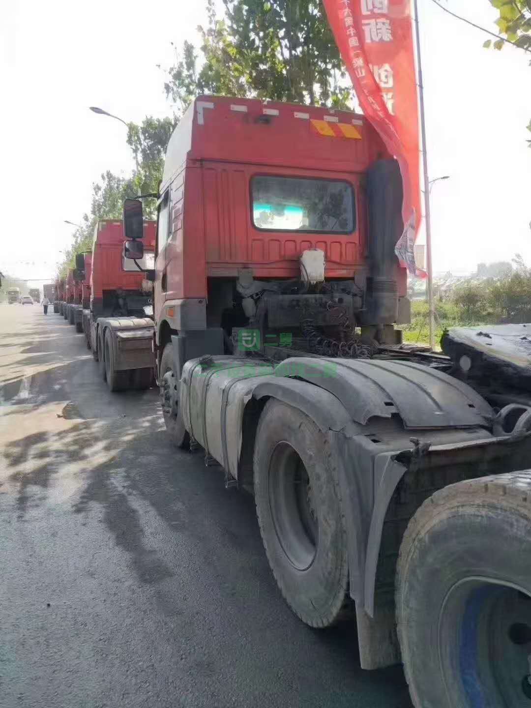 出售一臺18年2月，解放悍V牽引車，400馬力濰柴機器，國五雙驅車