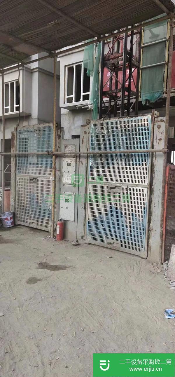 河南出售大漢電梯一臺，高度100米節(jié)三折彎的，隨時拆機(jī)上車