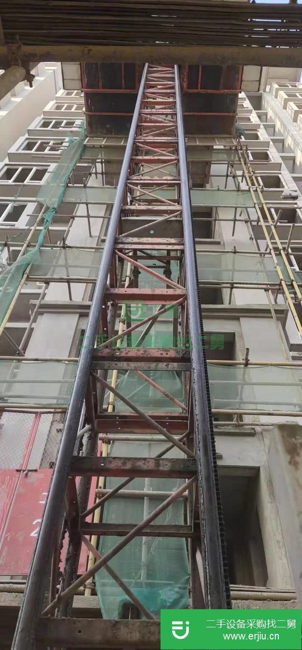 河南出售大漢電梯一臺，高度100米節(jié)三折彎的，隨時拆機(jī)上車