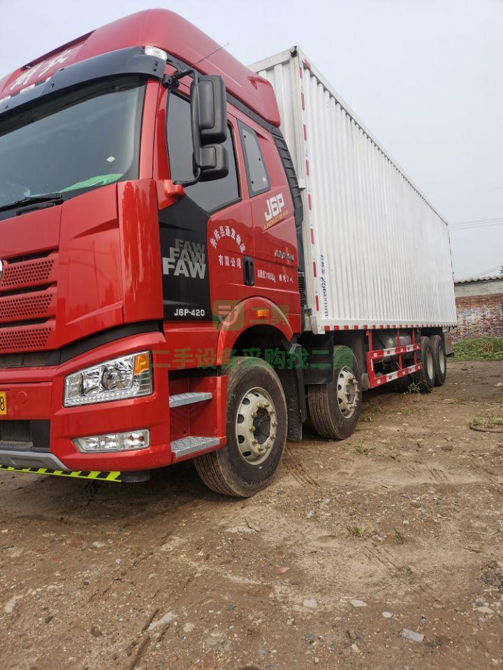 出售2個月準新車，解放J6p420馬力貨車，9.6米箱車前四后八