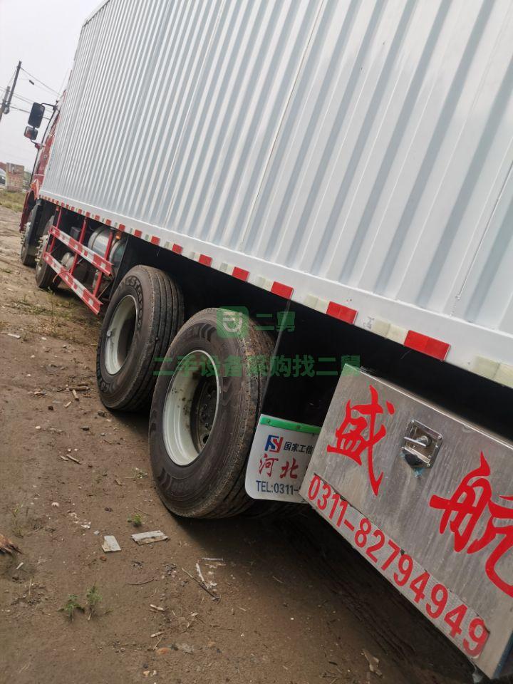 出售2個月準新車，解放J6p420馬力貨車，9.6米箱車前四后八
