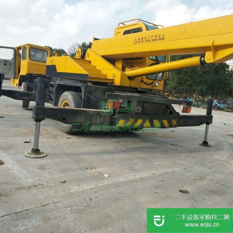 西藏低價出售9成新徐工吊車