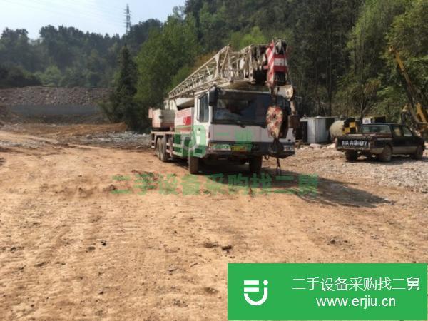 廣西出售二手中聯吊車，25噸5節臂，臂長39.2米，車況完美