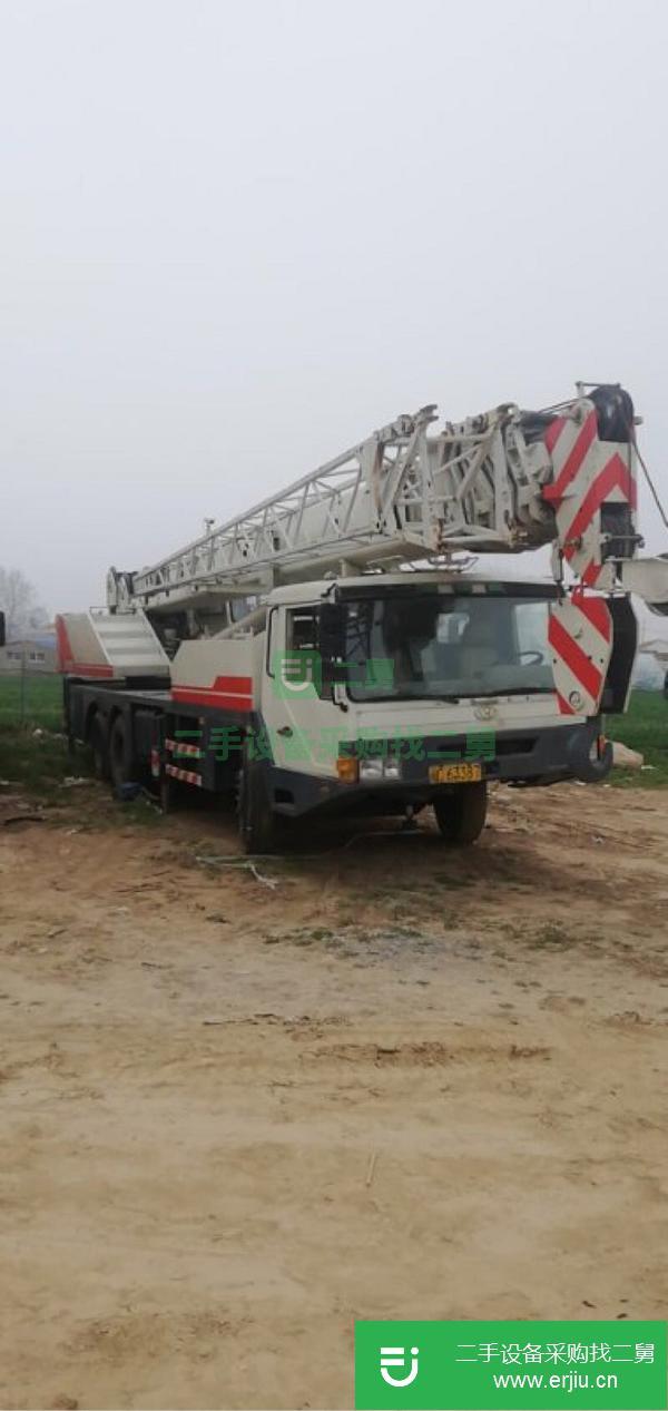 河南出售一臺中聯(lián)吊車25噸5節(jié)臂