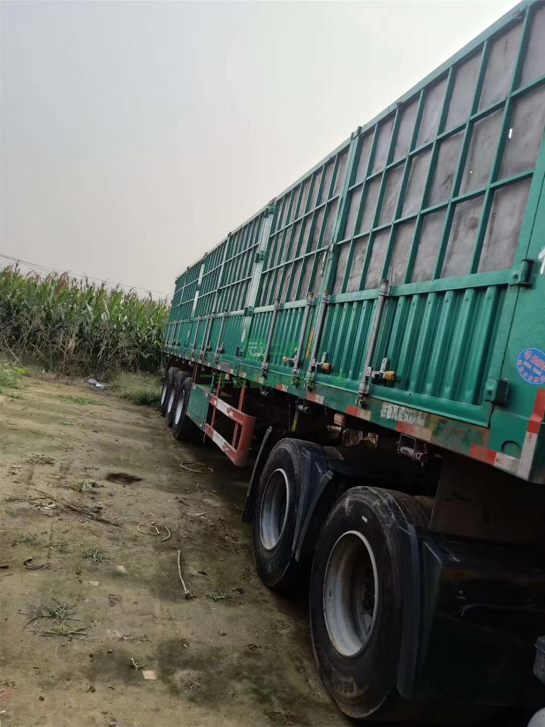 出售一臺三個月解放j6.420智慧版牽引車，新北方款帶13米直板半掛車