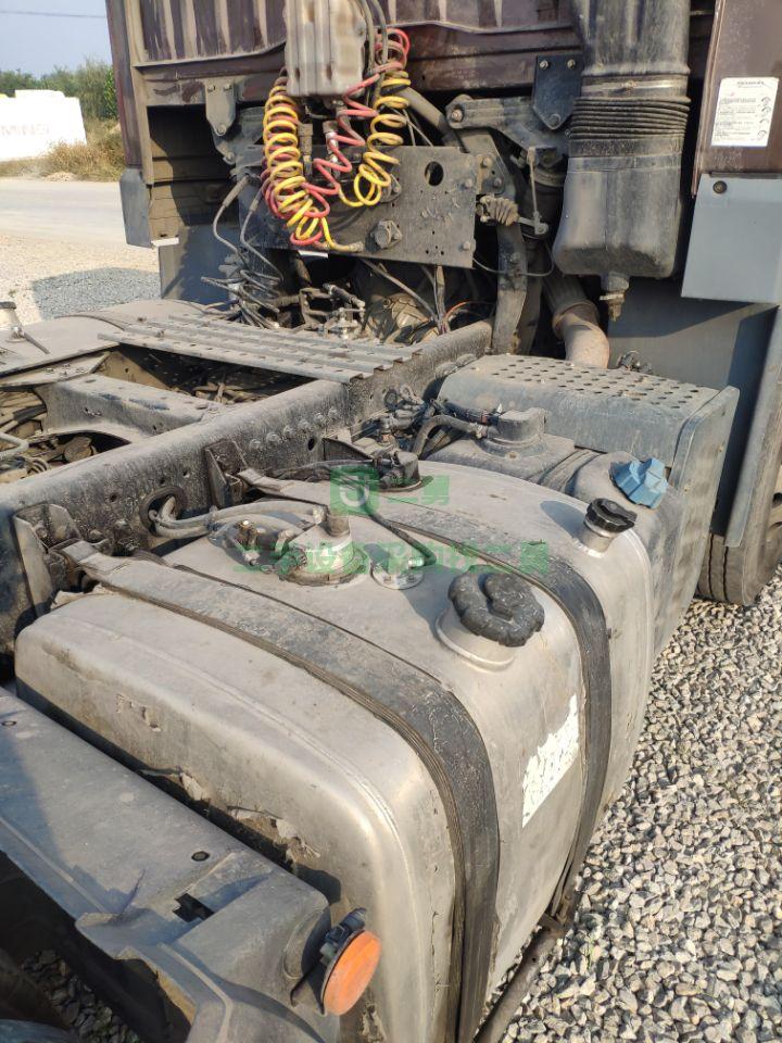 出售二手牽引車青島解放捍V400馬力牽引半掛車國五排放