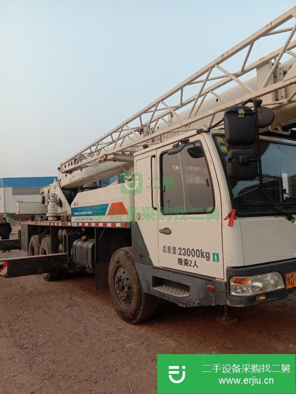 河南出售中聯(lián)吊車，十六噸帶五支腿子