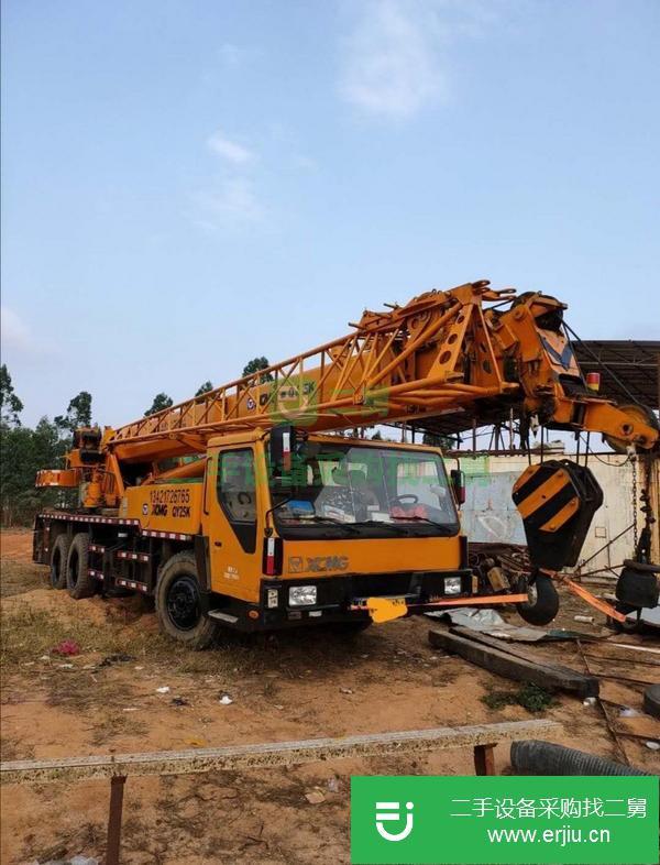 廣東出售二手徐工吊車(chē)發(fā)動(dòng)機(jī)很好,液壓部分很不錯(cuò),全車(chē)保養(yǎng)非常完美,沒(méi)有一點(diǎn)漏油。