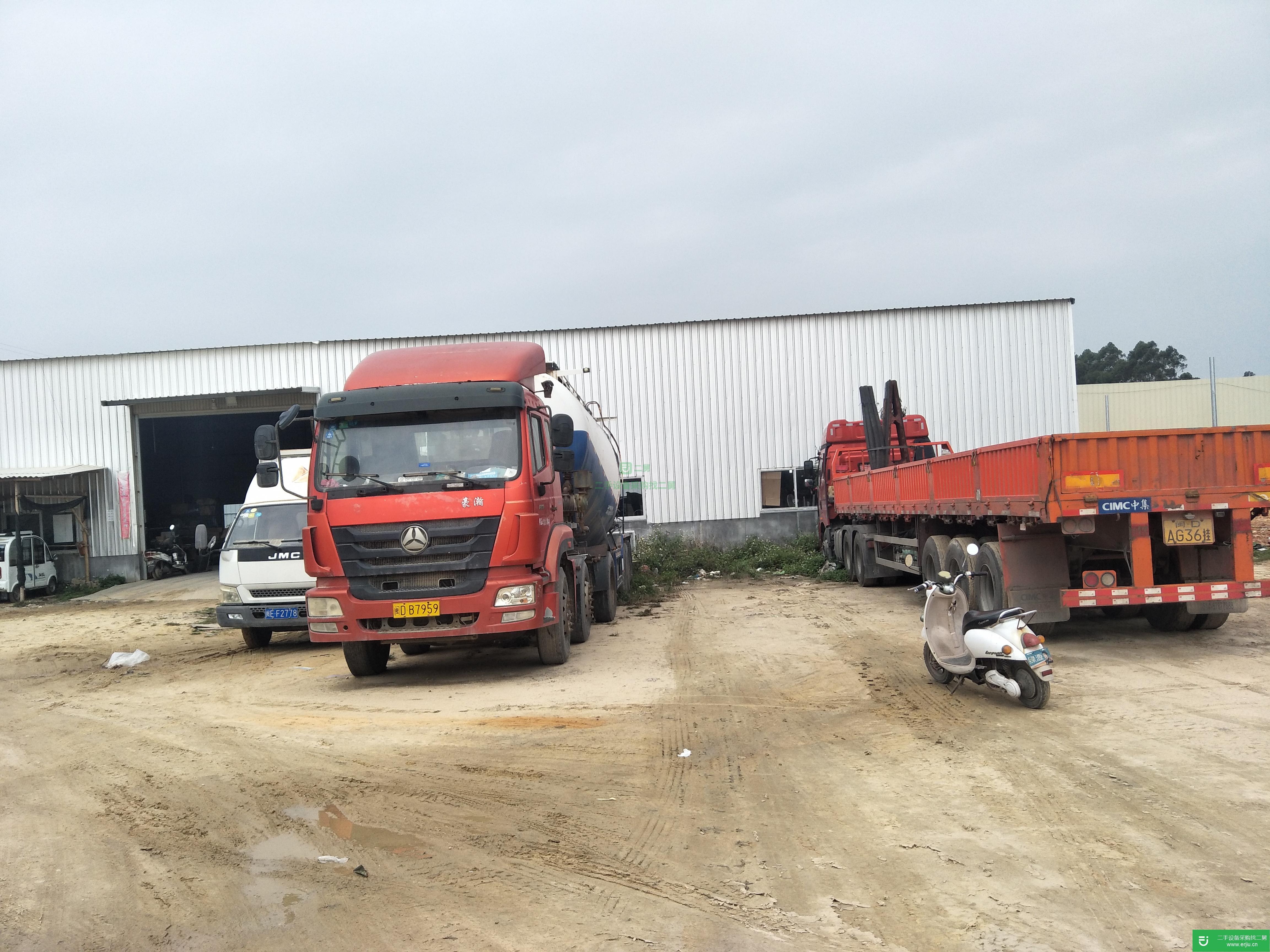 福建出售二手重汽粉粒物料運(yùn)輸車