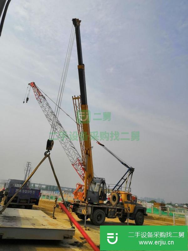 江蘇出售轉(zhuǎn)讓8噸柳工吊車，原車漆。手續(xù)齊全可過戶。