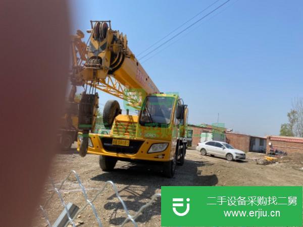 天津出售二手徐工吊車，手續(xù)齊全審車保險(xiǎn)到明年 上下車空調(diào)暖風(fēng)五個(gè)桿。