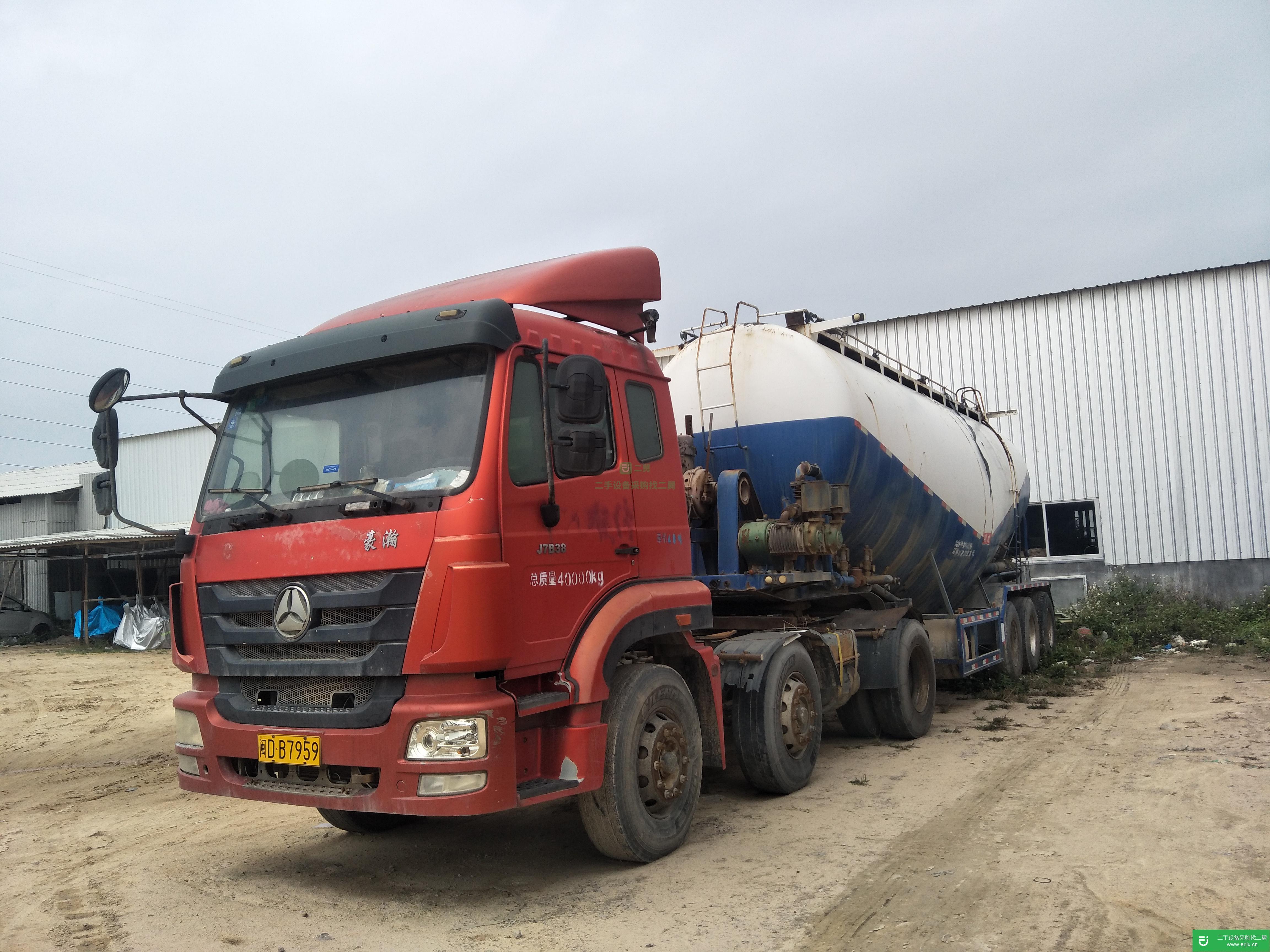福建出售二手重汽粉粒物料運(yùn)輸車