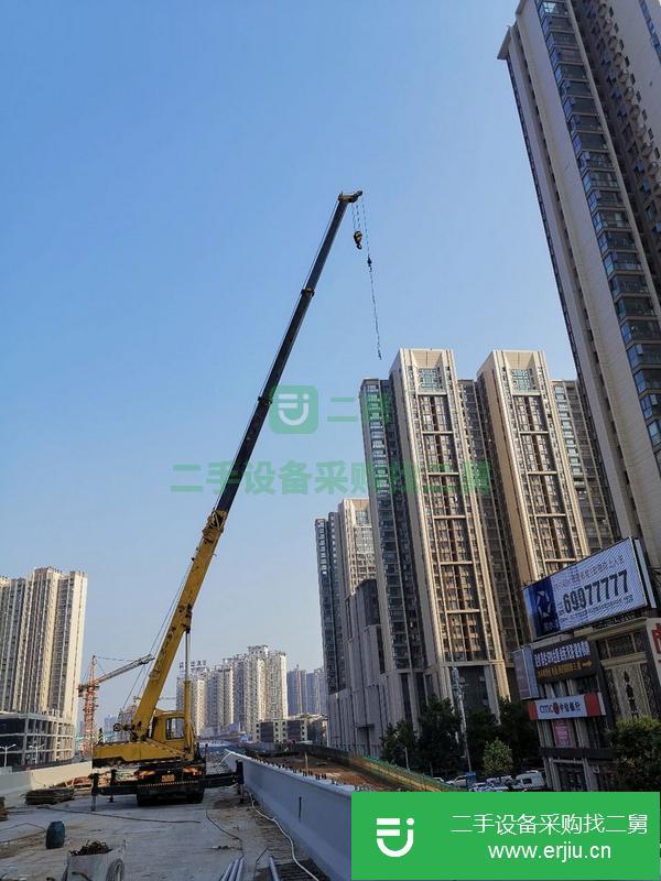 河南出售二手徐工吊車，手續(xù)齊全，干活少車況好，全車不漏油，上車液壓空調(diào)