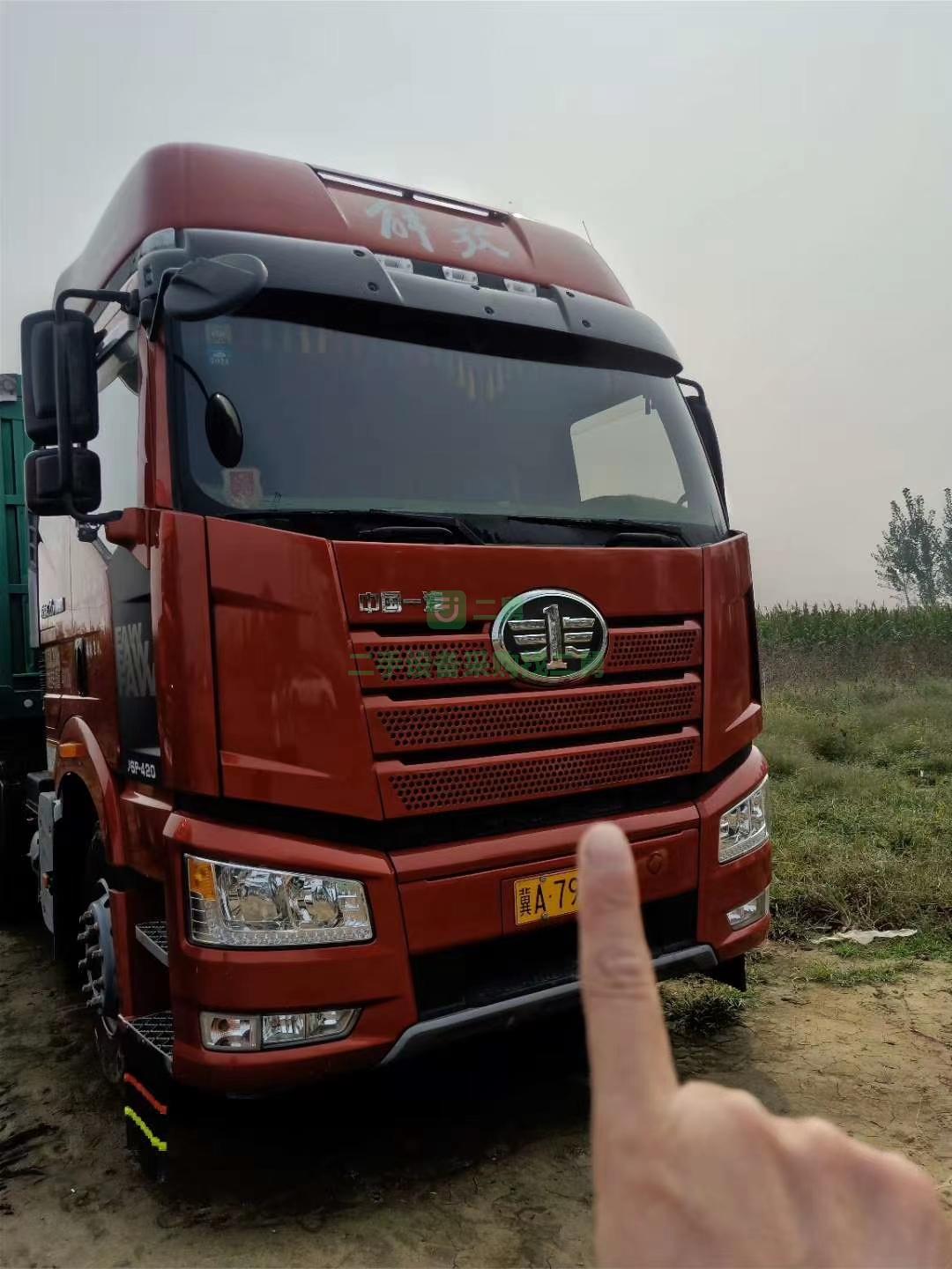 出售一臺三個月解放j6.420智慧版牽引車，新北方款帶13米直板半掛車