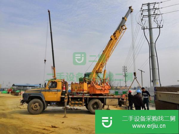 江蘇出售轉(zhuǎn)讓8噸柳工吊車，原車漆。手續(xù)齊全可過戶。
