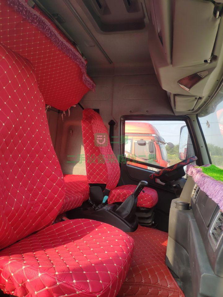 出售二手牽引車青島解放捍V400馬力牽引半掛車國五排放