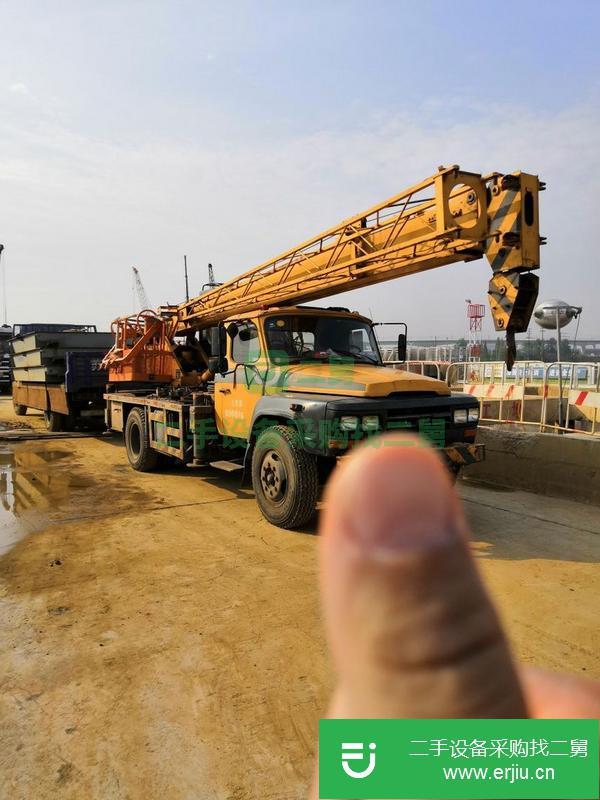江蘇出售轉(zhuǎn)讓8噸柳工吊車，原車漆。手續(xù)齊全可過戶。
