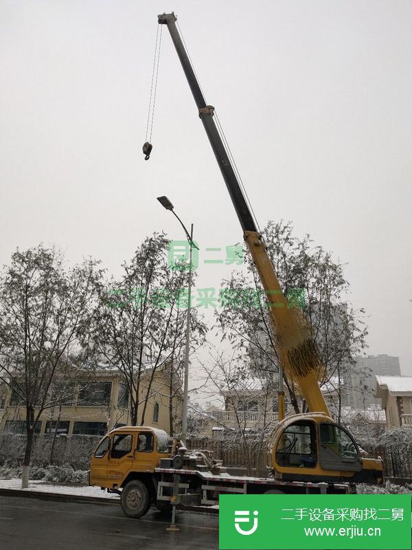 河北出售二手12噸徐工吊車車況精良。全車鋼絲胎！