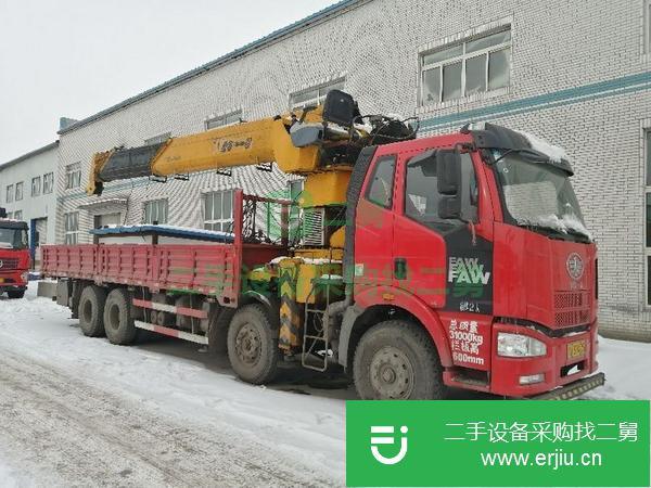 北京出售二手的吊車，25噸6節(jié)臂隨車吊，6條支腿