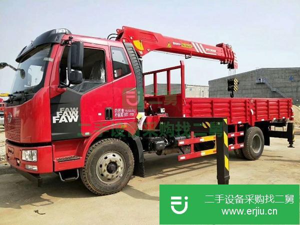 河北出售二手解放單橋吊車，大柴180馬力,上裝三一8噸4節(jié)臂吊機(jī),箱貨5.6米