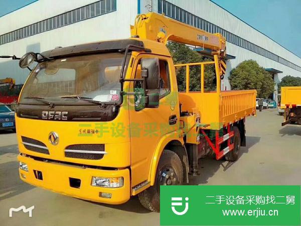 湖北出售東風福瑞卡吊車，錫柴140馬力，萬里揚5檔帶副，原廠取力器，方向助力，貨箱4.8米