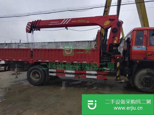 江蘇出售二手的吊車，江蘇出售二手的吊車，17年5月份東風玉柴180馬力，上裝三一大8噸，貨箱5.817年5月份東風玉柴180馬力，上裝三一大8噸，貨箱5.8