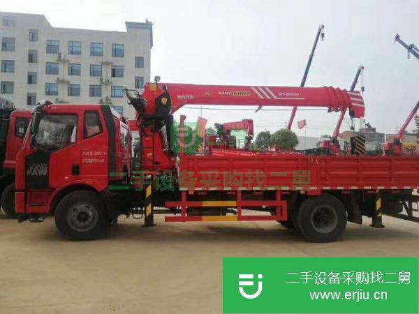 四川出售二手解放吊車，上裝三一帕爾菲格八噸吊機，配置高性能強
