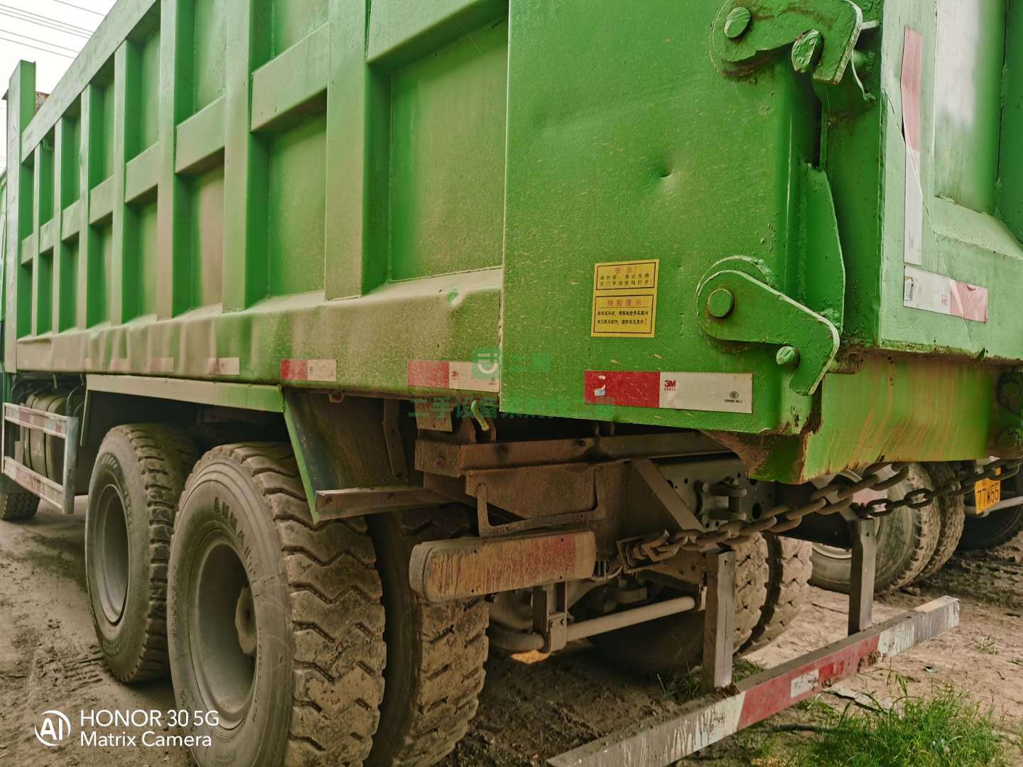 出售一臺18年6月豪沃后八輪5.8米大箱自卸車