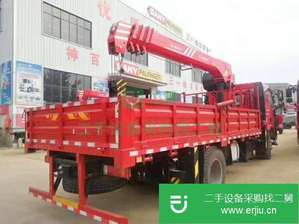 四川出售二手解放吊車，上裝三一帕爾菲格八噸吊機，配置高性能強