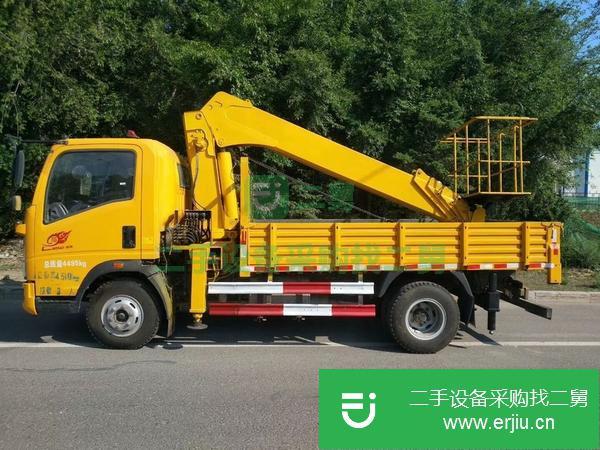北京出售二手小型吊車，5噸6節臂隨車吊，重汽豪沃底盤，好機子