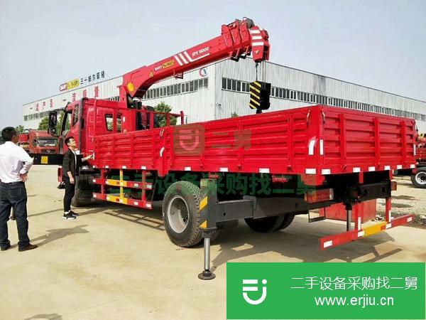 河北出售二手解放單橋吊車，大柴180馬力,上裝三一8噸4節(jié)臂吊機(jī),箱貨5.6米