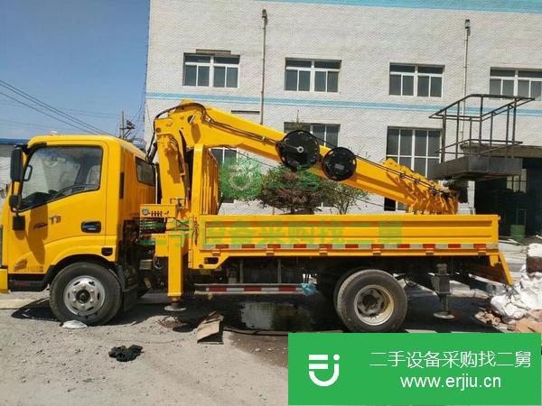 北京出售二手小型吊車，5噸6節臂隨車吊，重汽豪沃底盤，好機子