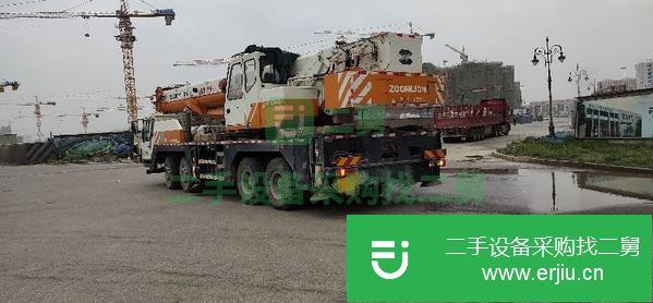 河南出售中聯(lián)吊車，手續(xù)齊全無事故