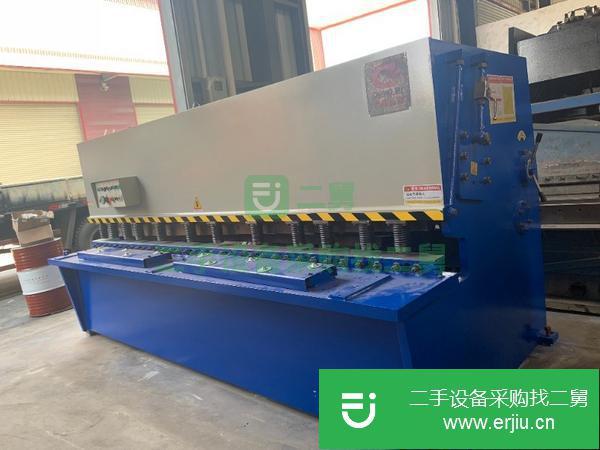 廣東出售二手貝力100t*3200折彎?rùn)C(jī),刀模齊全,性能完美。