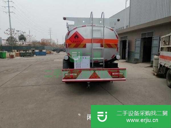 湖北低價出售油罐車，包上戶
