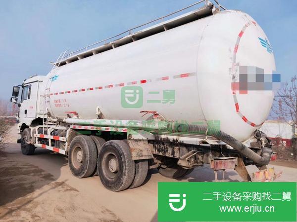 山東出售二手的運輸車，濰柴發動機，法斯特高低速變速箱，加重奔馳后橋